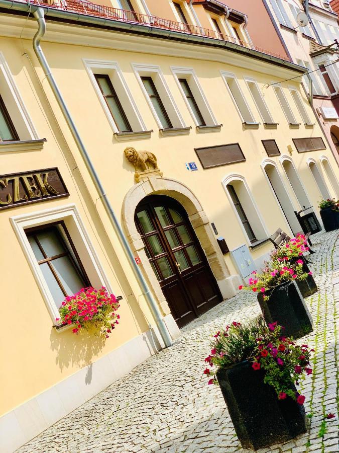Apartment W Centrum Miasta Z Darmowym Parkingiem Dla Dwojga -apartamenty Pod Zlotym Lwem Kłodzko
